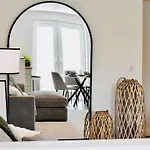 *luxury 2min From